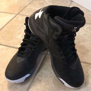 Under Armour basketball shose for men